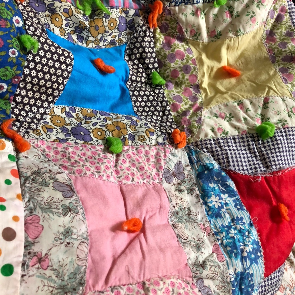 Pretty vintage patchwork boho quilted blanket - Picture 5 of 8